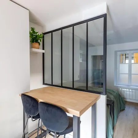 Appartement Contemporain Renove A 14eme