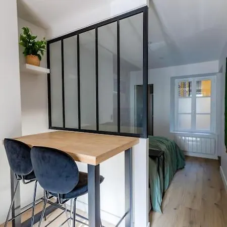 Appartement Contemporain Renove A 14eme Parijs