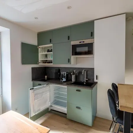 Appartement Contemporain Renove A 14eme